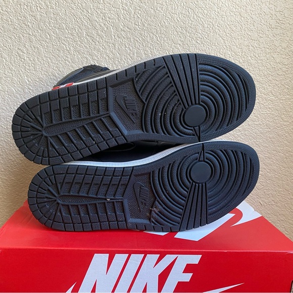 Paris Saint-Germain x Air Jordan 1 Retro High OG 'Paris Saint-Germain' - Picture 7 of 8